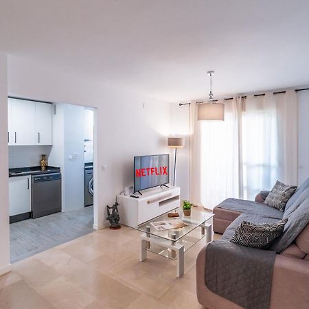 Casa Playa Guadalmar, Beautiful Apartment In Front Of The Sea, Wifi, Ac, Smart Tv, Private Parking Malaga Luaran gambar