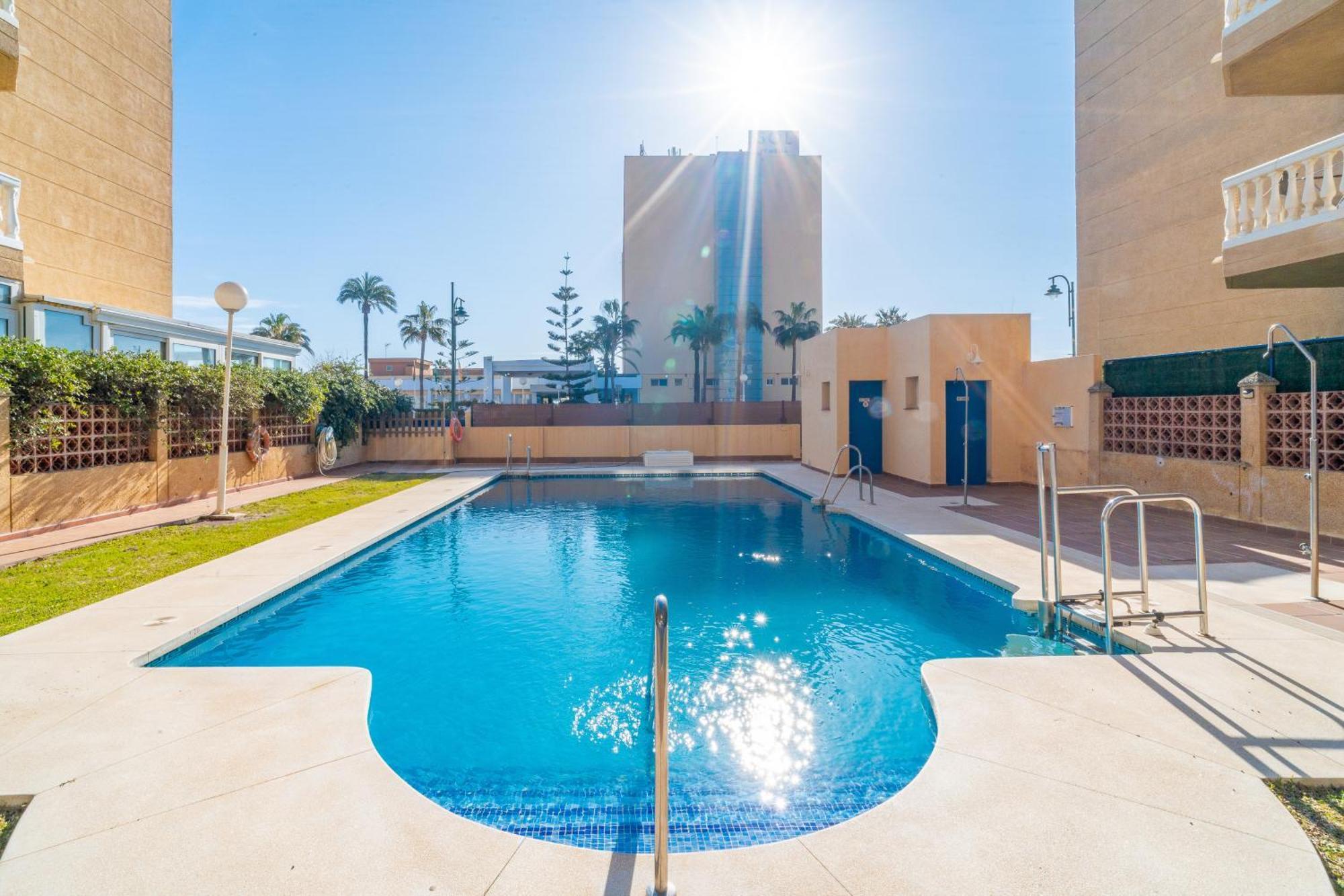 Casa Playa Guadalmar, Beautiful Apartment In Front Of The Sea, Wifi, Ac, Smart Tv, Private Parking Malaga Luaran gambar