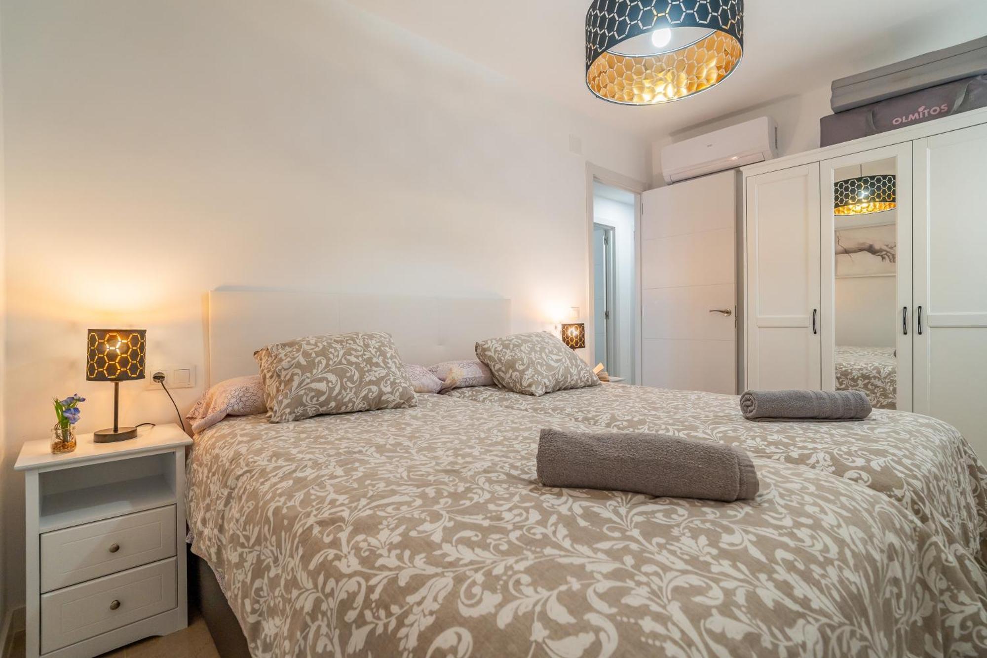 Casa Playa Guadalmar, Beautiful Apartment In Front Of The Sea, Wifi, Ac, Smart Tv, Private Parking Malaga Luaran gambar