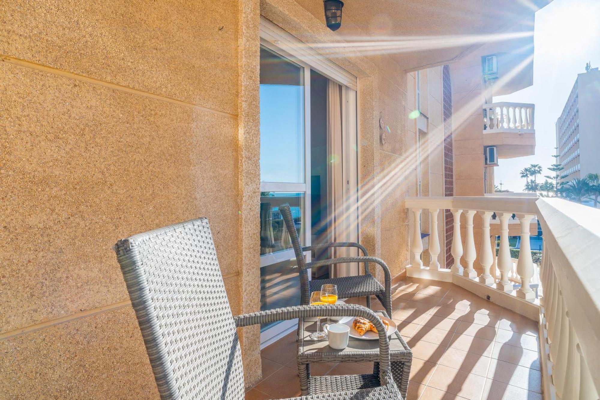 Casa Playa Guadalmar, Beautiful Apartment In Front Of The Sea, Wifi, Ac, Smart Tv, Private Parking Malaga Luaran gambar