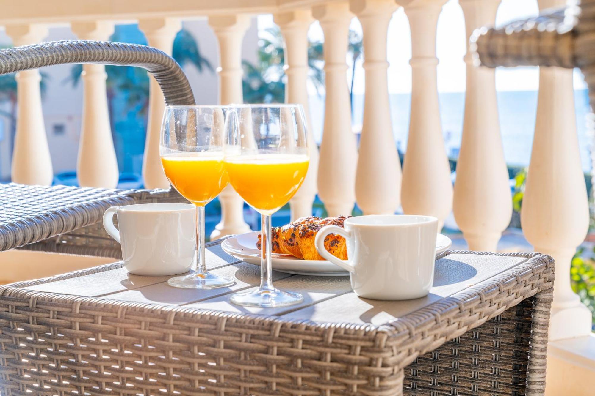 Casa Playa Guadalmar, Beautiful Apartment In Front Of The Sea, Wifi, Ac, Smart Tv, Private Parking Malaga Luaran gambar