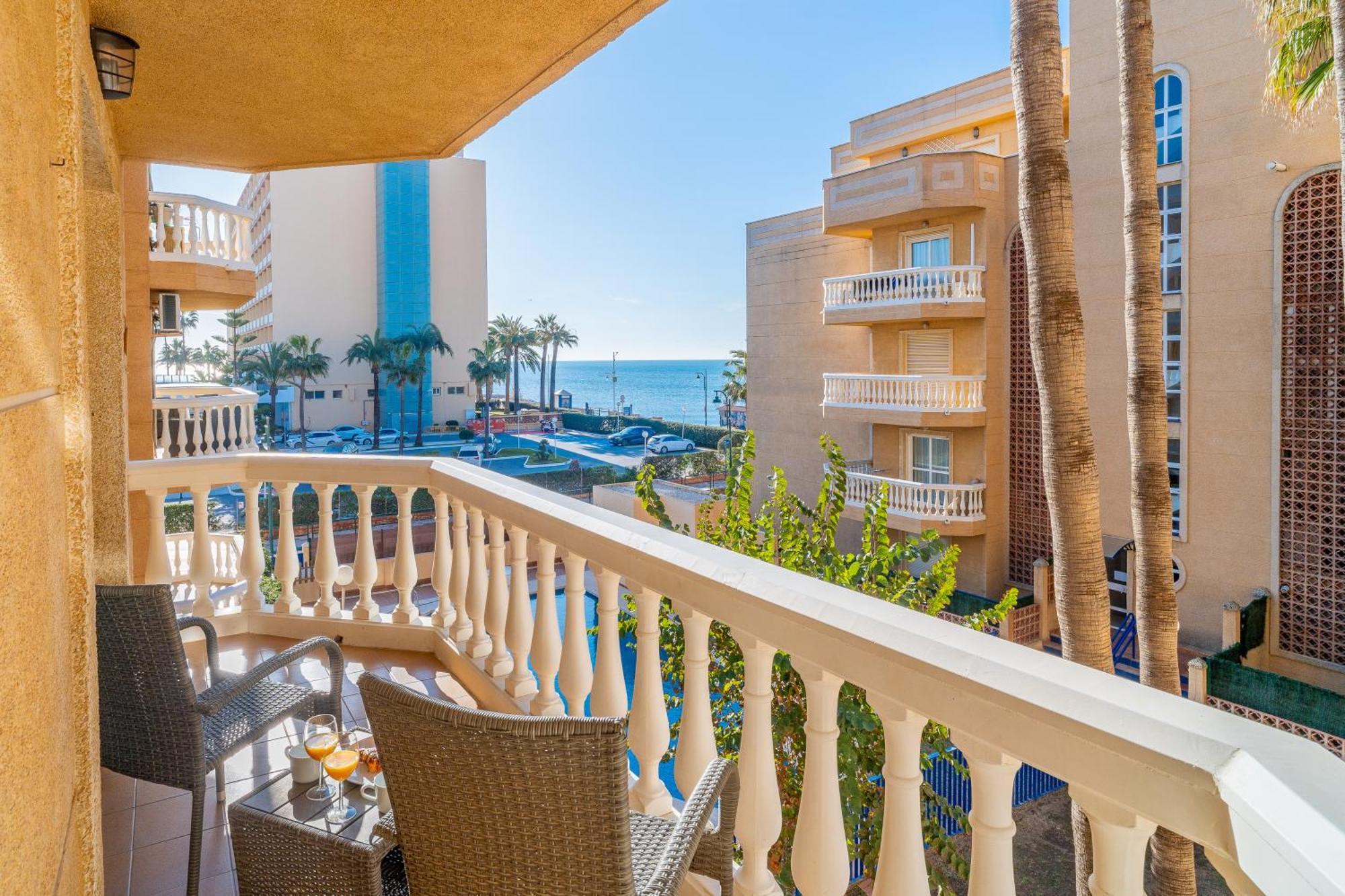 Casa Playa Guadalmar, Beautiful Apartment In Front Of The Sea, Wifi, Ac, Smart Tv, Private Parking Malaga Luaran gambar
