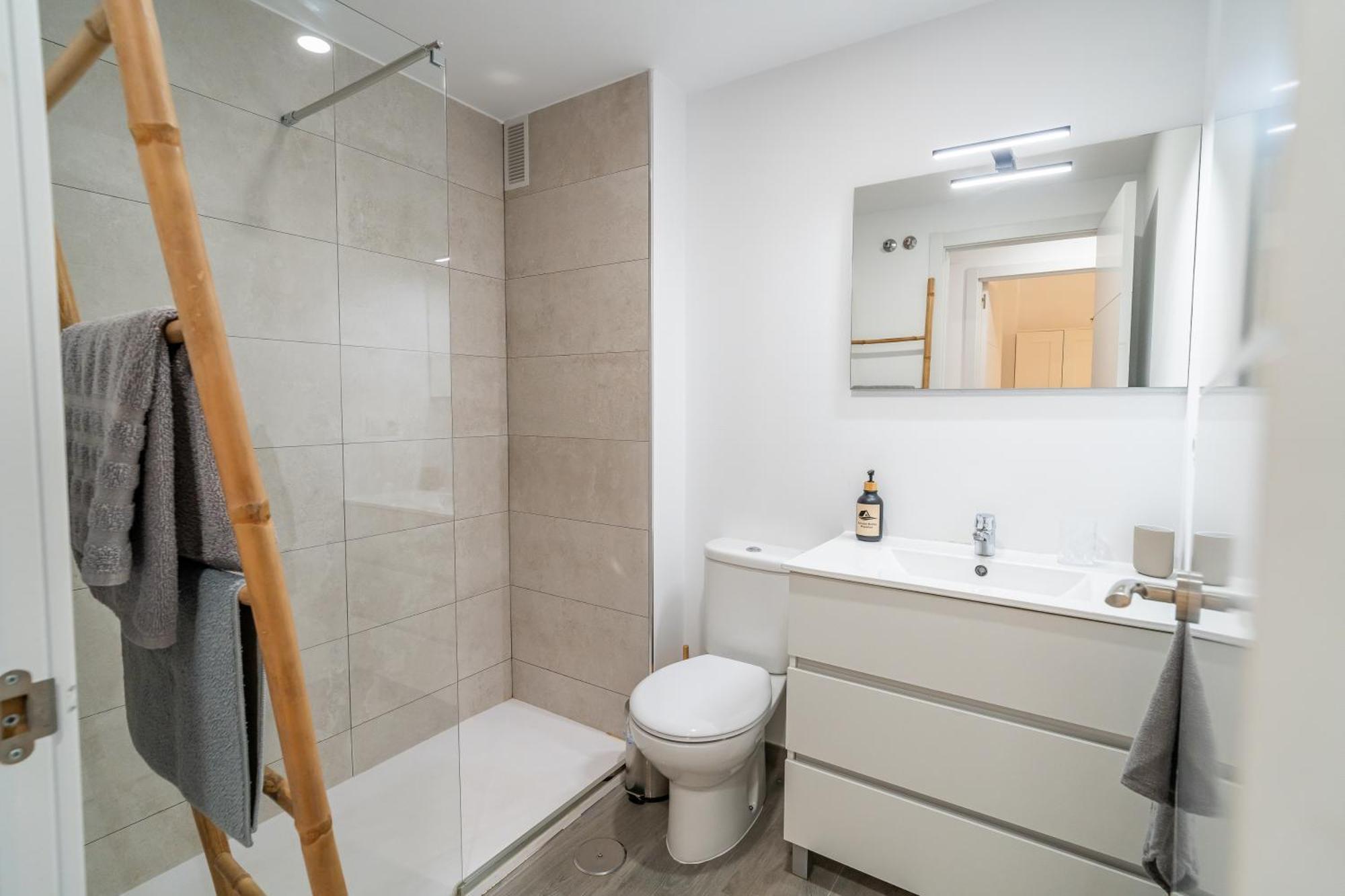 Casa Playa Guadalmar, Beautiful Apartment In Front Of The Sea, Wifi, Ac, Smart Tv, Private Parking Malaga Luaran gambar