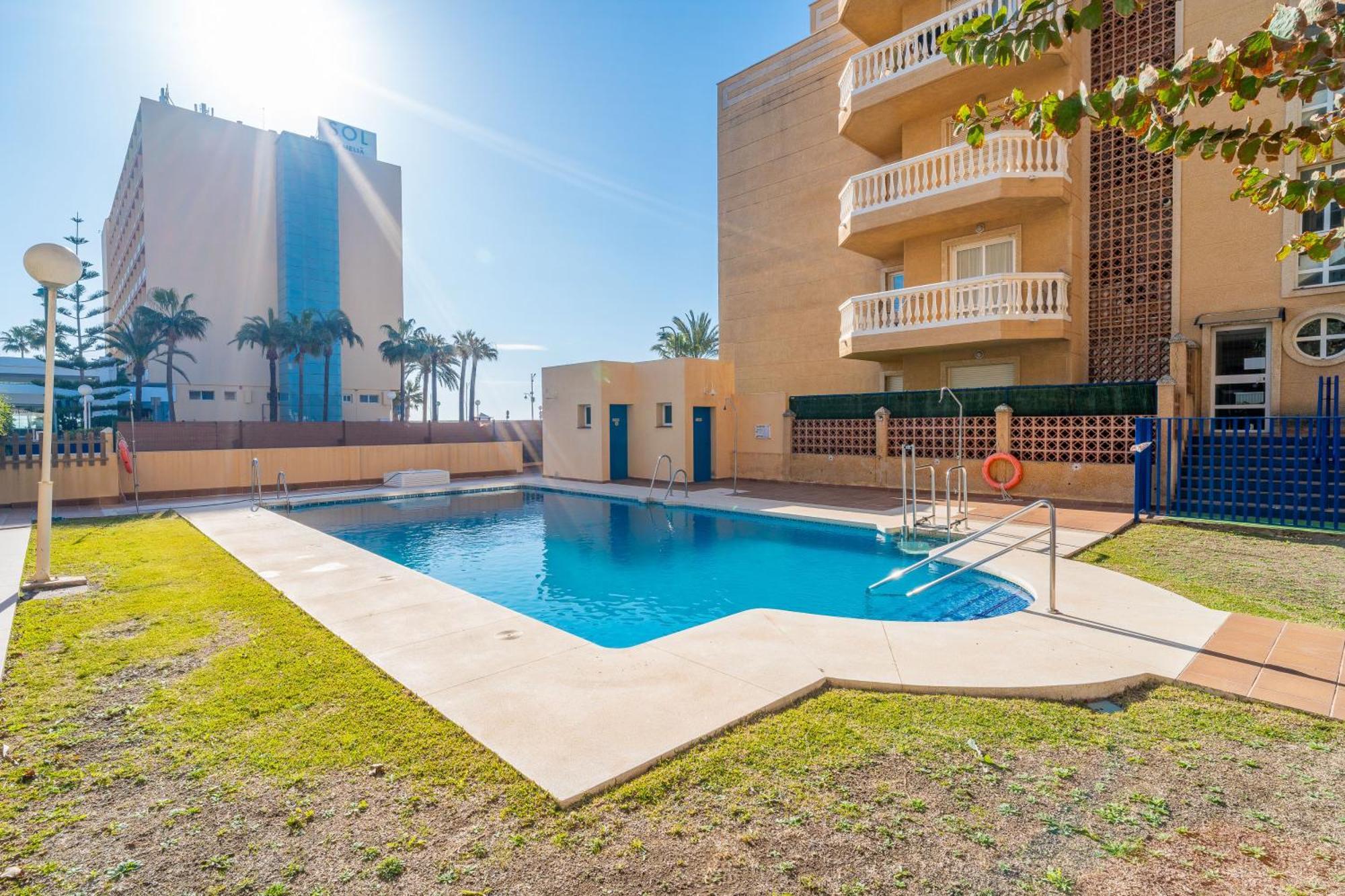 Casa Playa Guadalmar, Beautiful Apartment In Front Of The Sea, Wifi, Ac, Smart Tv, Private Parking Malaga Luaran gambar