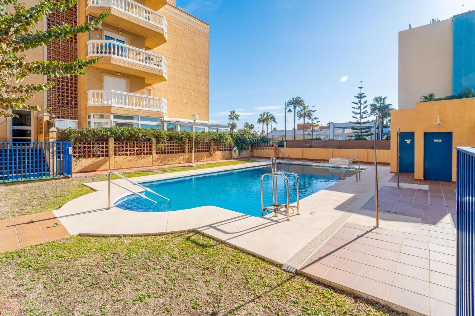 Casa Playa Guadalmar, Beautiful Apartment In Front Of The Sea, Wifi, Ac, Smart Tv, Private Parking Malaga Luaran gambar